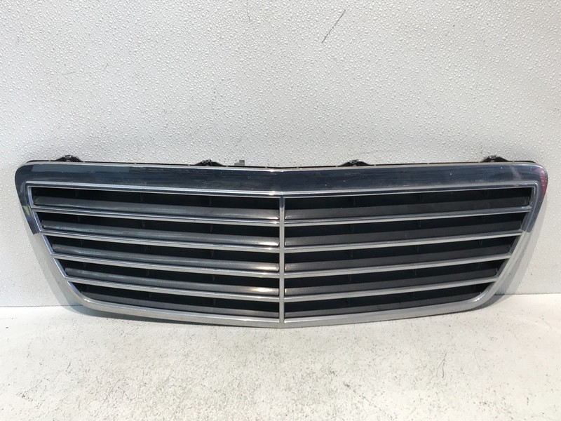 1999 - 2003 Mercedes Benz E-Class E320 Front Upper Grill Grille OEM 2108800683