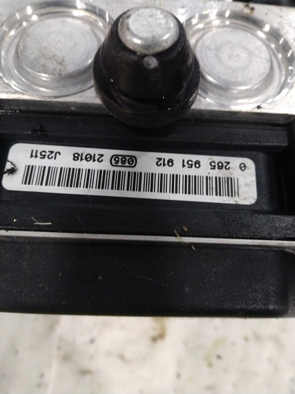 2013-2015 Jaguar XJ ABS Pump and Motor Assembly OEM C2D32149 Used 115K Miles