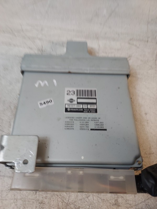 1999-2000 Infiniti QX4 Nissan Pathfinder Engine Control Module ECU MEC07-061 C2