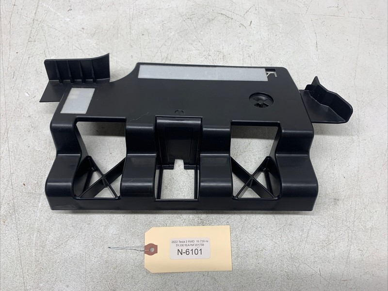 17-22 Tesla M3 Trunk RH Side Luggage Floor Bracket Support 1470963-00 6101 B89