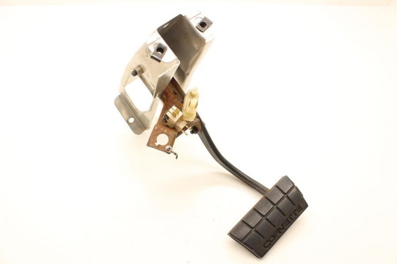 1984-1989 Chevrolet Corvette C4 5.7L Automatic Brake Pedal 986484511
