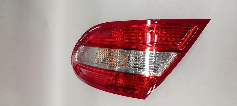 2010 MERCEDES C-CLASS Right passenger Taillight C300 incandescent OEM 10