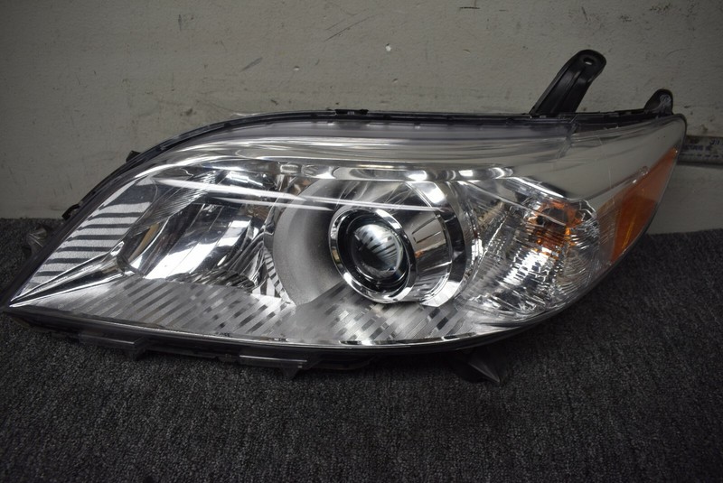 2011-2014 TOYOTA SIENNA HEADLIGHT LEFT SIDE FACTORY OEM
