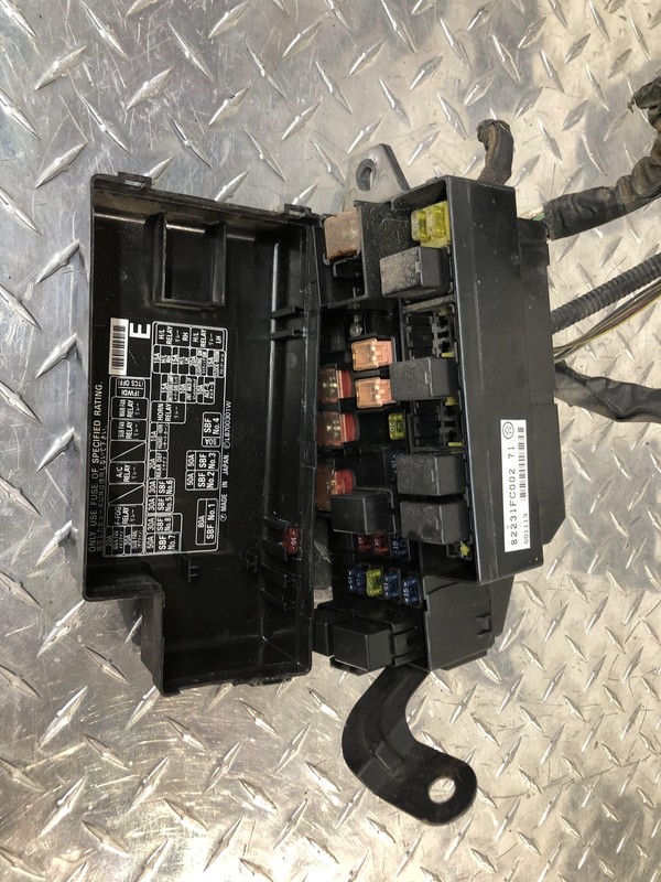 00-02 Subaru Forester Engine Fuse Box 2.5 Oem Tested *