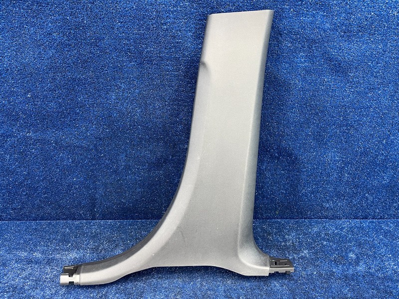 2017-2019 CADILLAC XT5 RIGHT SIDE LOWER B PILLAR PANEL COVER TRIM OEM