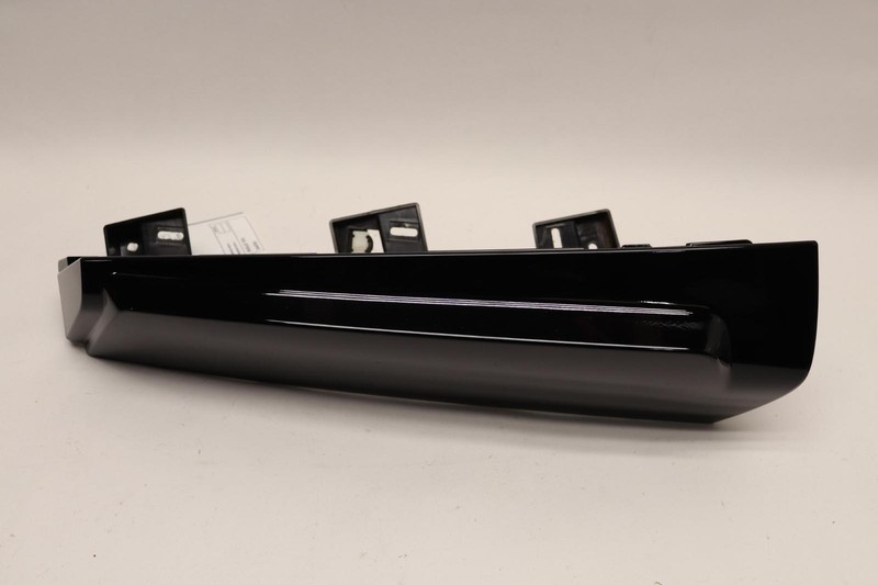 2021-2023 GMC YUKON REAR LEFT TAILLIGHT UPPER D PILLAR TRIM MOLDING COVER OEM