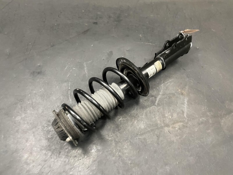 Front Left Suspension Strut w/ Spring 2020 GMC Acadia 84342526 2019 2021