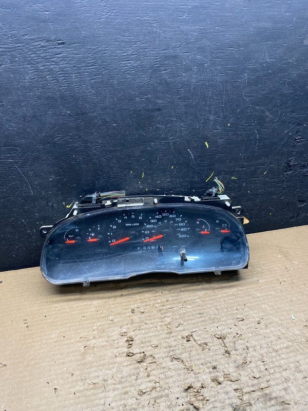 2006 Ford E350 Gauge Speedometer Cluster OEM S9081 DG