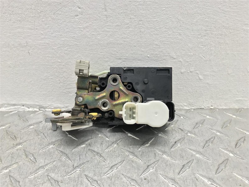 2003 CHEVROLET AVALANCHE 1500 PASSENGER DOOR LOCK ACTUATOR OEM 16639868