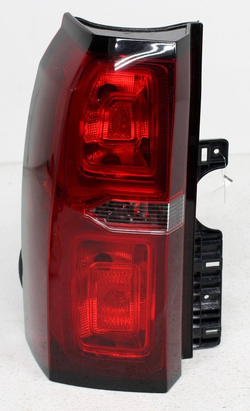 OEM Left Side Halogen Tail Lamp For Chevrolet Suburban, Tahoe 84467058 Lens Chip