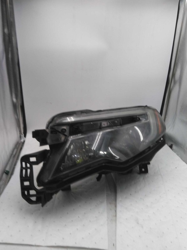 2016 Honda Pilot Left Headlight Assembly Blue OEM Used, Light Haze, 29429