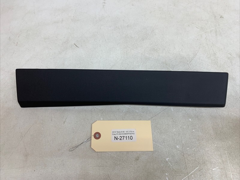 12-16 Tesla Model S DASH GLOVE BOX LOWER TRIM BLACK RIGHT 1002301-08-B 27110 B45