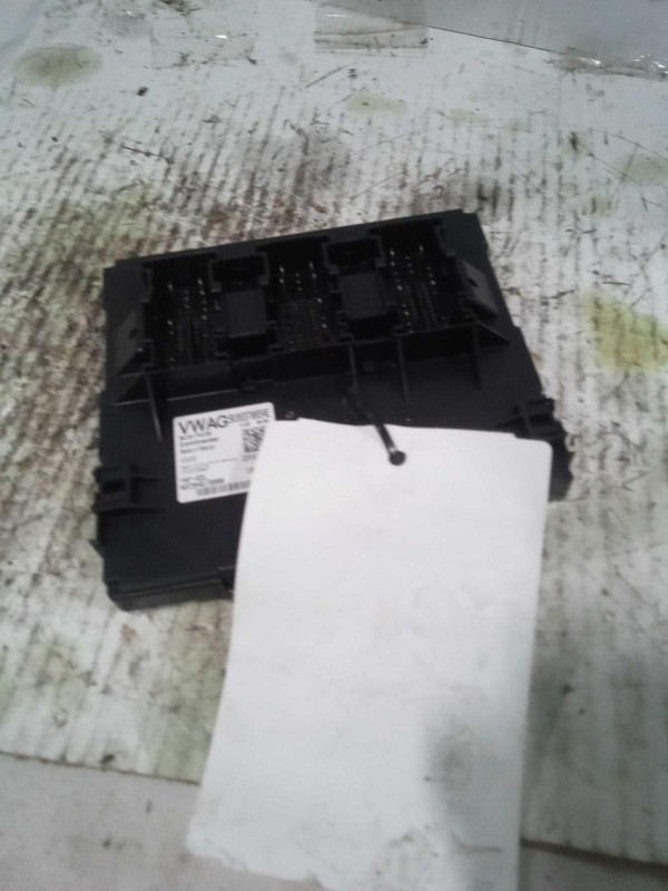 2017 Volkswagen Passat Body Control Module OEM 5K0937085AE Used 139K Miles