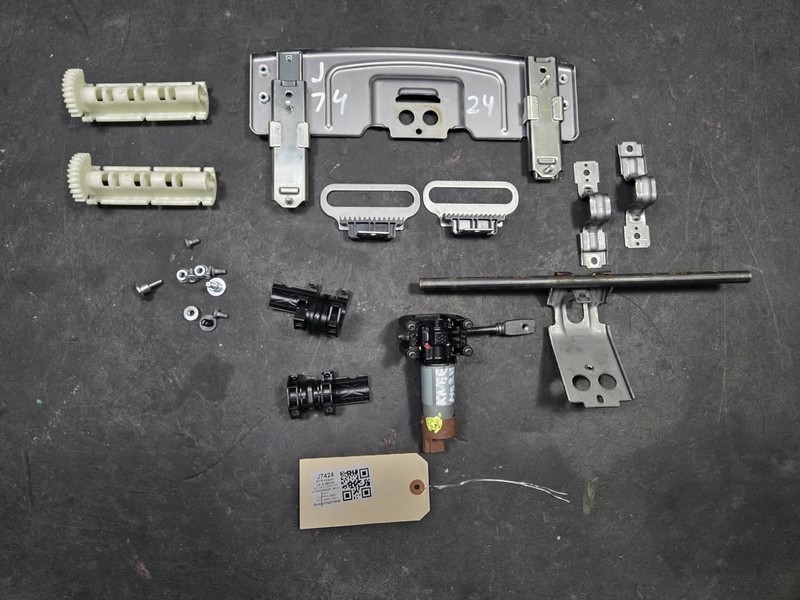 Front Right Seat Motor w/ Covers Set 2018 Jaguar XE 2019