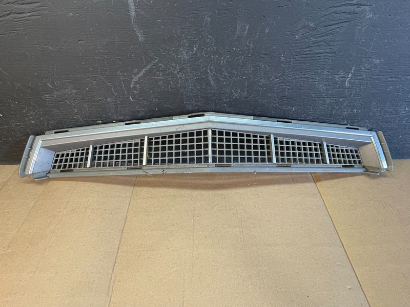 2008 to 2011 Cadillac Cts front Lower Grill Grille AC2076 DG