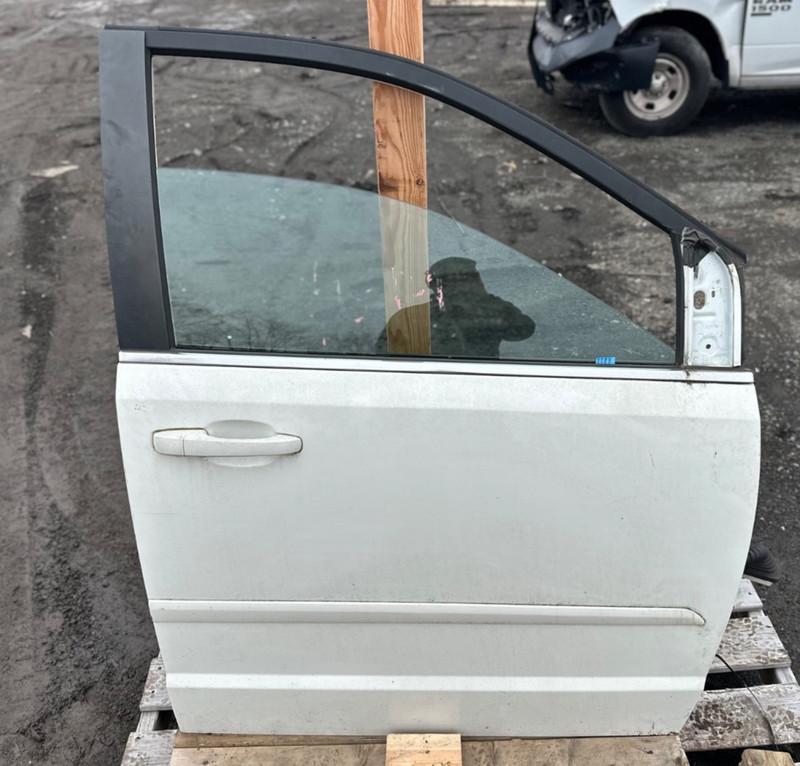2009-2014 Volkswagen ROUTAN Passenger Right Front Door Electric