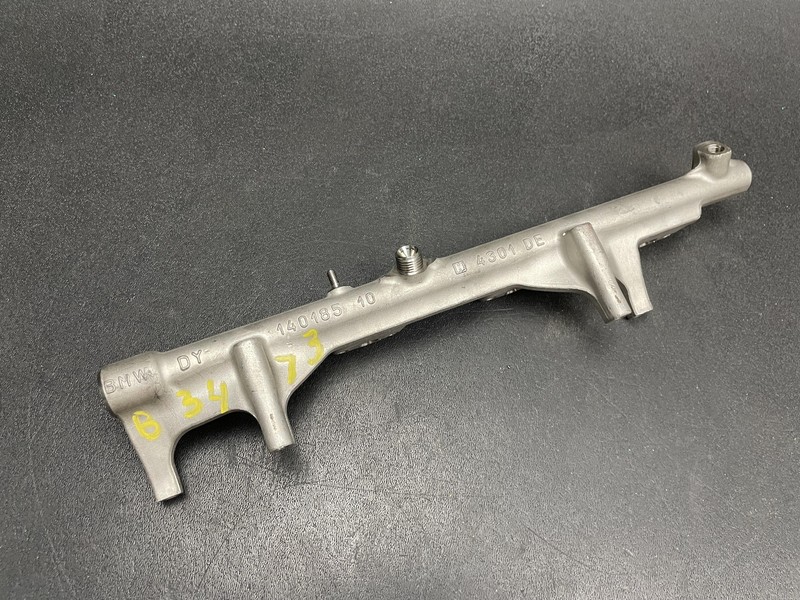 Fuel Injection Rail 2018 BMW X1 13537639979 2016 2017 2019