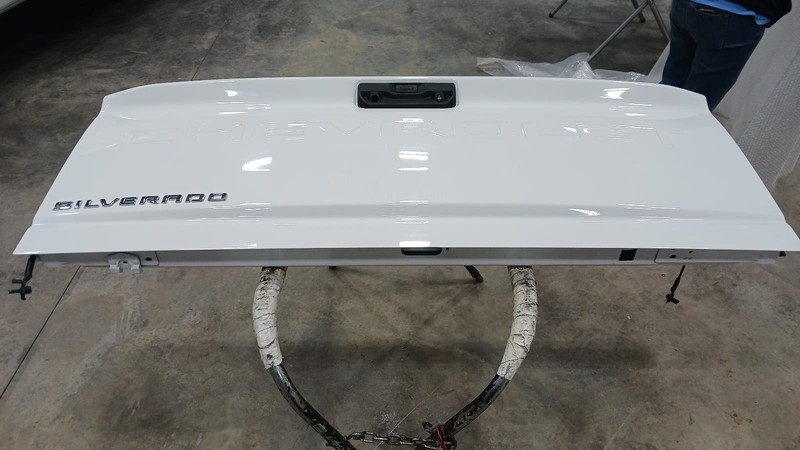 20-'23 CHEVROLET SILVERADO 2500 manual tailgate w/assist OEM New Take Off!