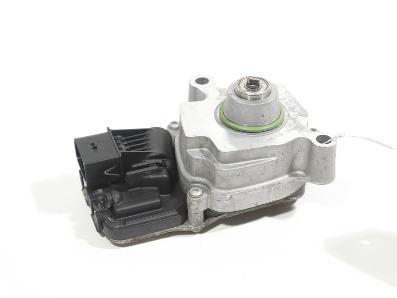 2015-2018 Porsche Macan Transfer Case Actuator Motor Control Module OEM