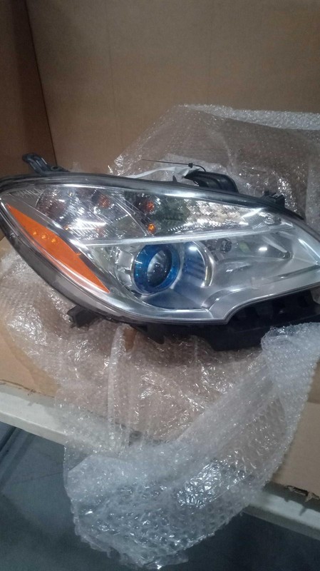 2016 Buick Encore Right Headlight Assembly Black Used Deep Scratches 554927