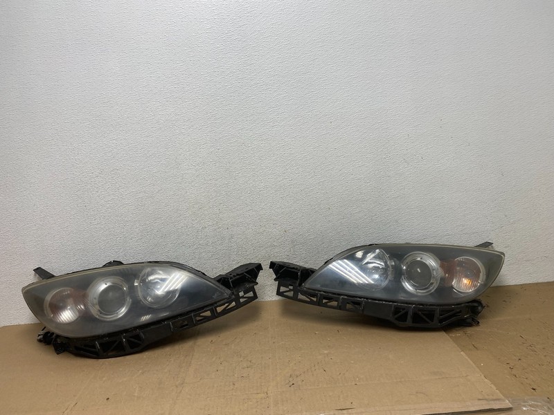 2004 to 2009 Mazda 3 Hatchback Left+Right Side Headlights AE6790 DW
