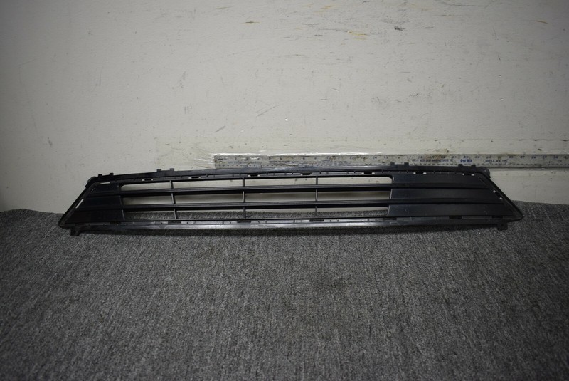 2019-2020 FORD FUSION FRONT BUMPER LOWER GRILLE FACTORY OEM