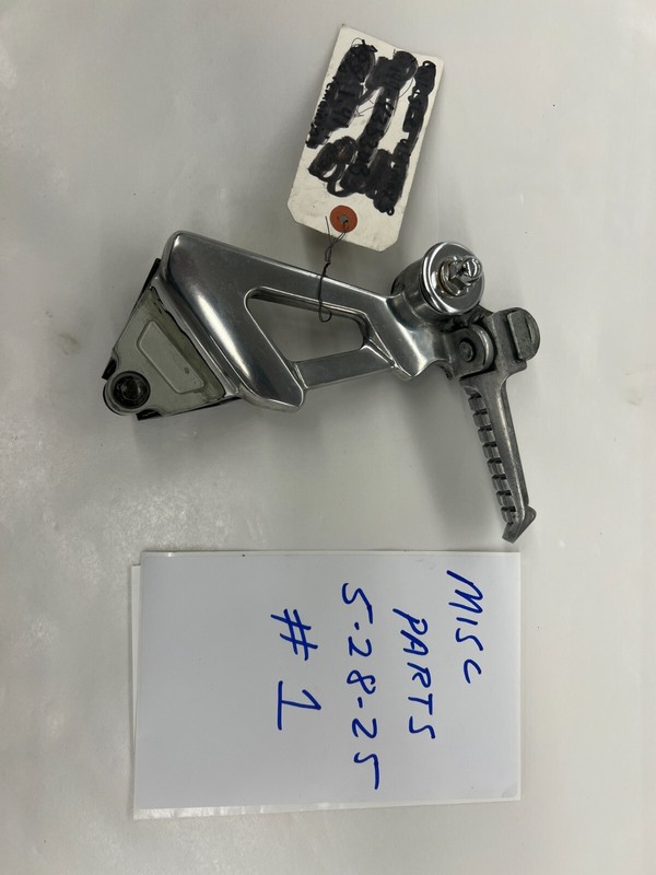 78 Triumph sprint 700 front right footpeg