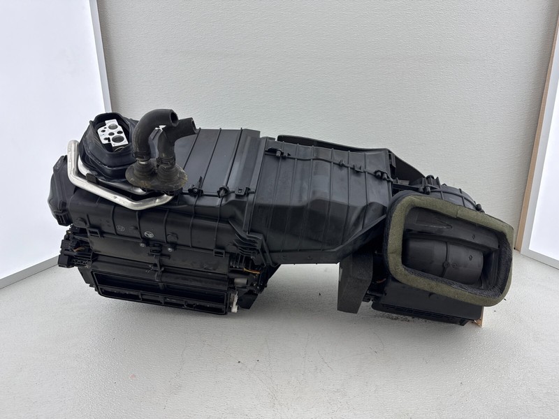 2011 - 2018 AUDI A8L FRONT HVAC AC AIR HEATER CORE BLOWER HOUSING BOX OEM
