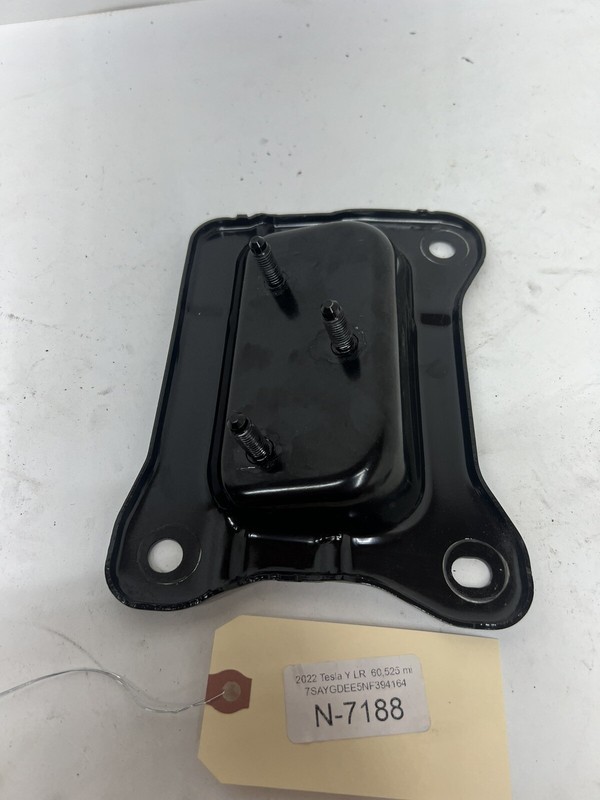 20-23 TESLA MODEL Y REAR BUMPER REINFORCEMENT LEFT SIDE BRACKET 7188 B24