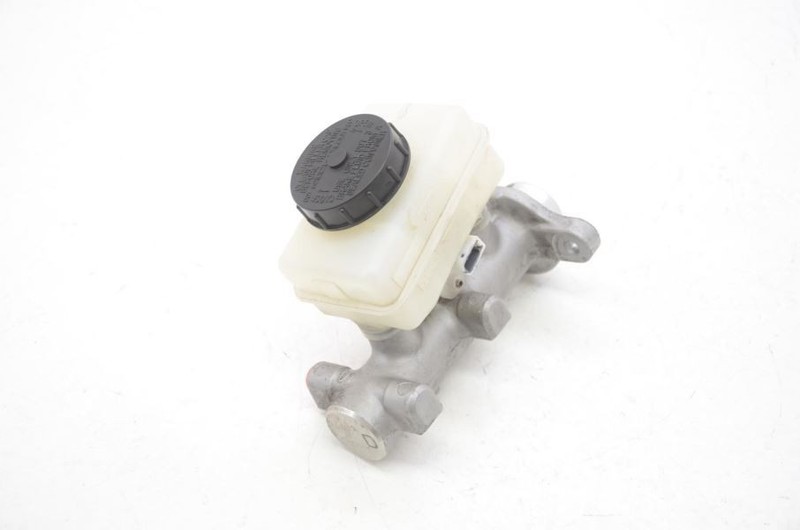 2003-2009 Nissan 350Z Vert VQ35HR Brake Master Cylinder