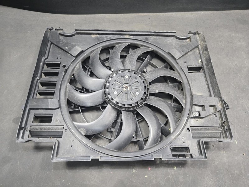 Radiator Cooling Fan Motor w/ Shroud 2019 Jaguar F-Pace HK83-8C607-CF 2018 2020