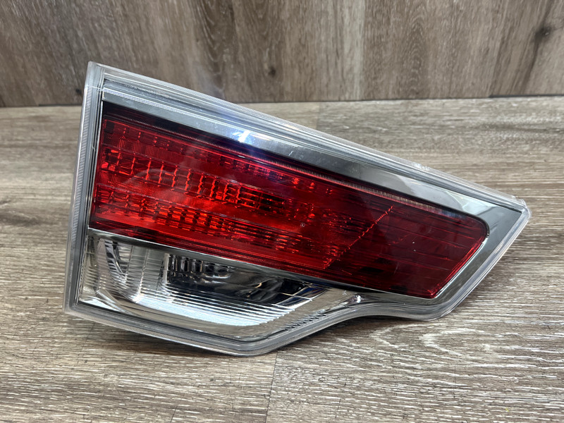2016-2019 TOYOTA HIGHLANDER LH INNER TAILLIGHT ASSY OEM