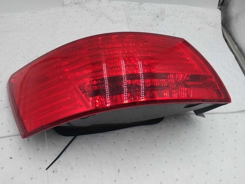 2009-2010 Hyundai Sonata Left Tail Light Assembly Silver OEM 411539