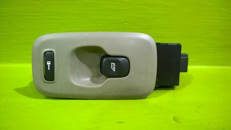 05 06 XC90 PASSENGER RIGHT FRONT WINDOW DOOR LOCK SWITCH OEM 3608-6