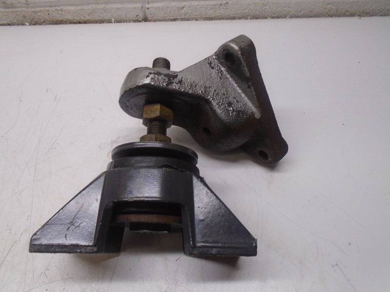 X2 0913689 0983903 OMC Cobra GM Sterndrive 4.3L 5.8L Front Mount Bracket 3853805