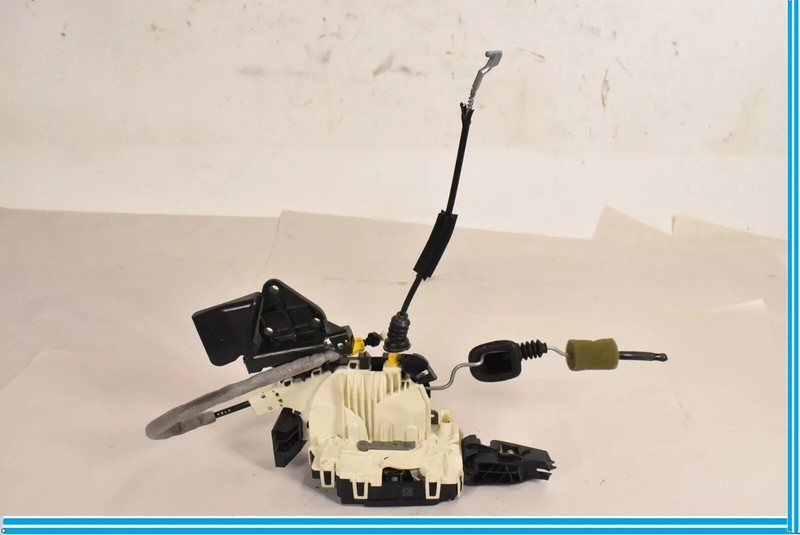 08-18 Mercedes W204 E350 C300 CLS400 Front Left Door Lock Latch Actuator OEM