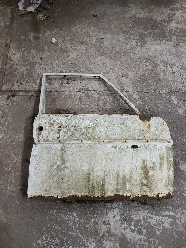 Mercedes Benz W115 220 D/8front right passenger door (empty)