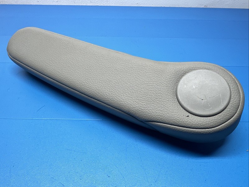 Left Rear Seat Armrest || 14 - 2017 Honda Odyssey Gray Leather (B) Very Good LR