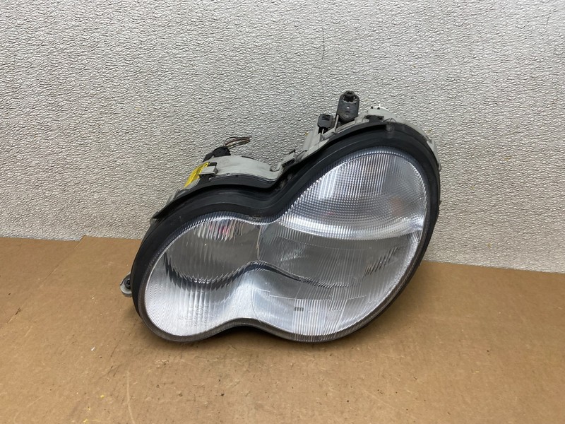 2001-2004 Mercedes-Benz C Class SEDAN Halogen Left Headlight Oem Z6878 DW