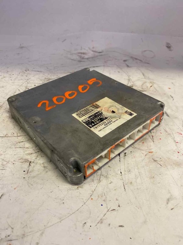 89661-08020 TOYOTA SIENNA 99