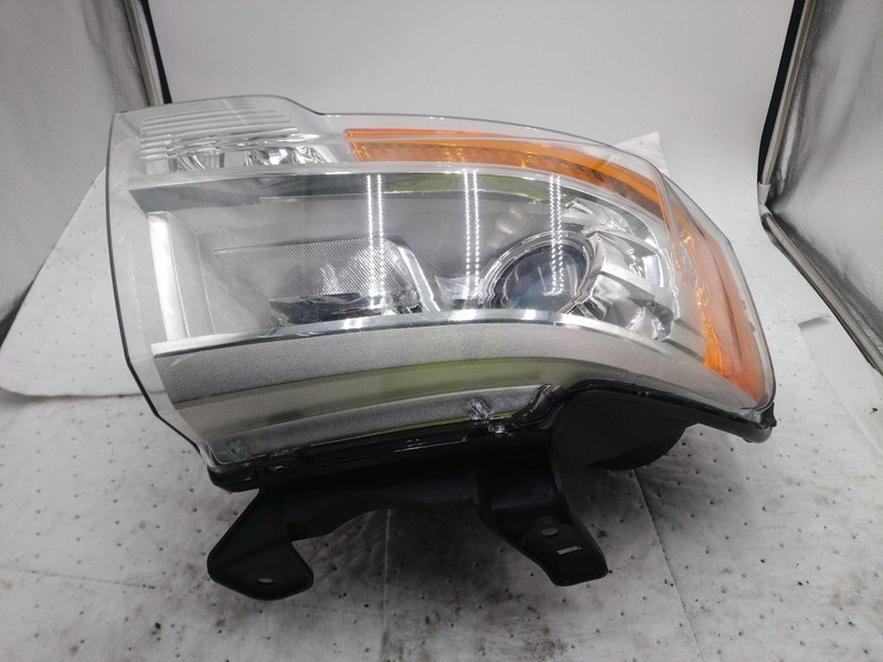 2016 Ford Expedition Right Headlight Assembly Halogen White 138k Miles