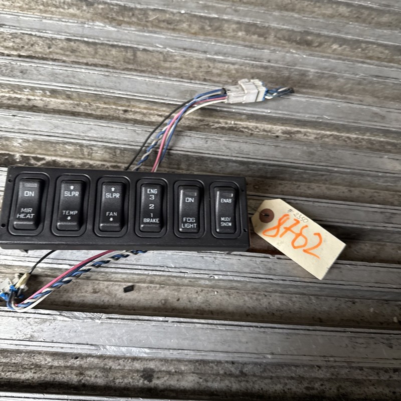 INTERNATIONAL PROSTAR Console 6 Switches - P/N: 3549776C4 Pollak P/N 32237