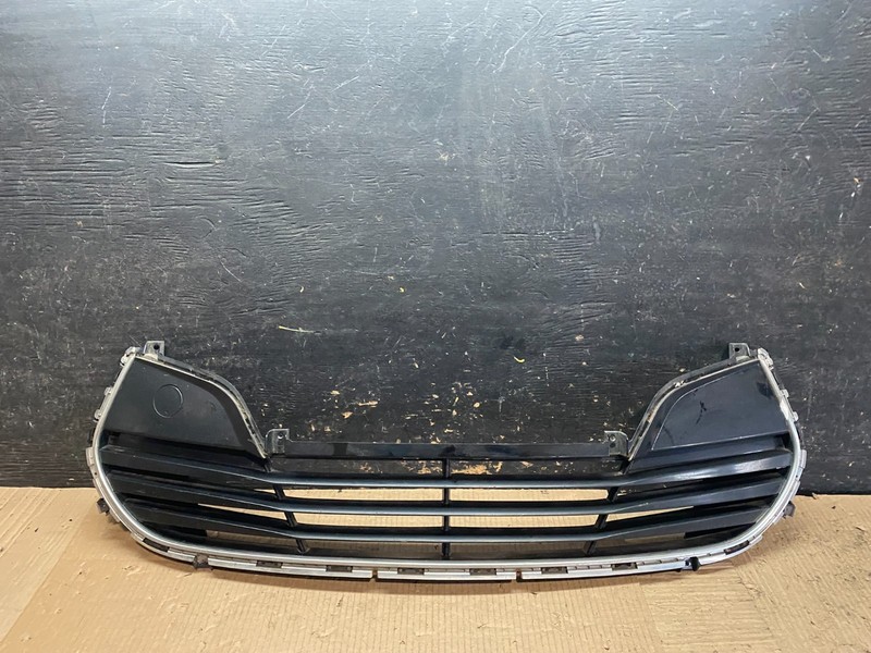 2012 to 2017 Hyundai Veloster Front Lower Grille Grill Oem W5784 DG