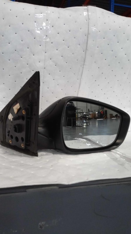 2012 Hyundai Accent Right Door Mirror Assembly Black OEM 338911 Used