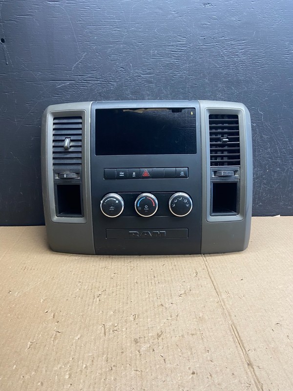 2009 to 2012 Dodge Ram 2500 Center Dash Radio Screen Climate Panel AE3861 DG