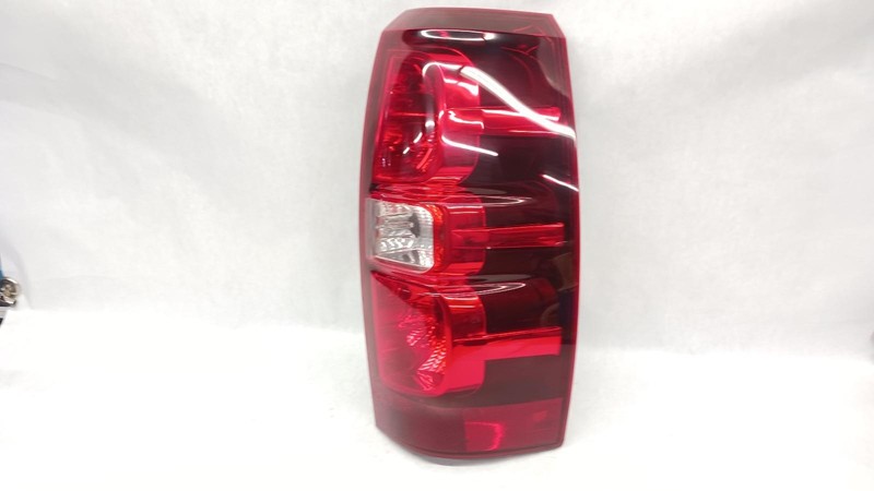 07-'13 CHEVROLET AVALANCHE 1500 Right passenger Taillight OEM Grade A!