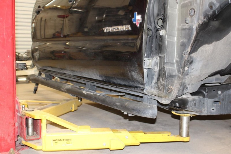 05-15 TACOMA 4.0L Passenger Right Side Rocker and Post Cut