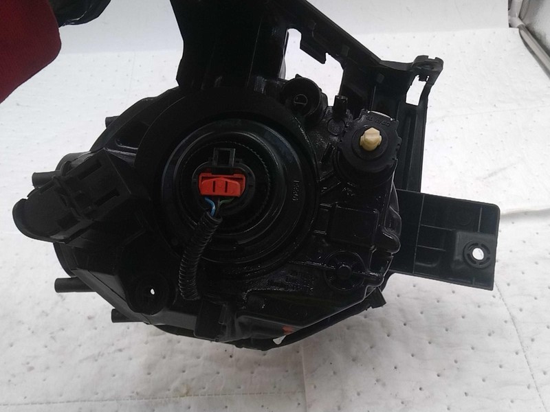 2011-2014 Nissan JUKE Left Headlight Assembly Black OEM 25202 107k Miles