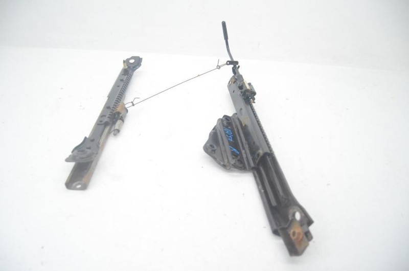 2001-2005 Mazda MX-5 Miata 1.8L Passenger Right Front Manual Seat Track