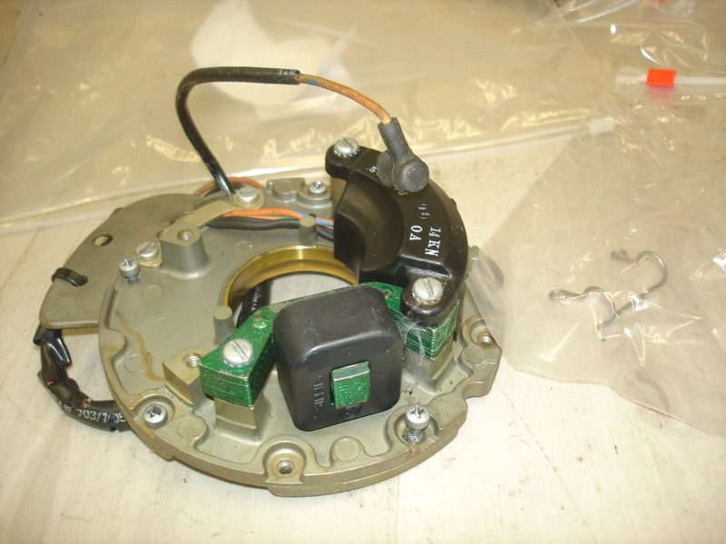 1990 Johnson 4hp deluxe J4RDHESR magneto plate coilboat motor part